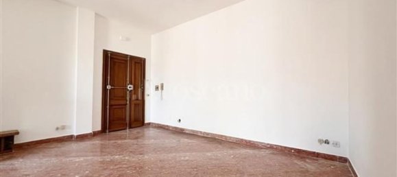 Квартира с 4 комнатами в Рим, Италия № 197576 10