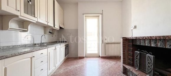 Квартира с 4 комнатами в Рим, Италия № 197576 4