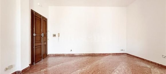 Квартира с 4 комнатами в Рим, Италия № 197576 8