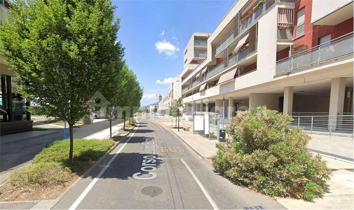 5 rooms Commercial property in Brescia, Italy No. 326200