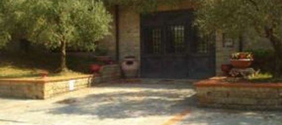 Коммерческая недвижимость 700м² в Читта ди Кастелло, Италия № 51633 4