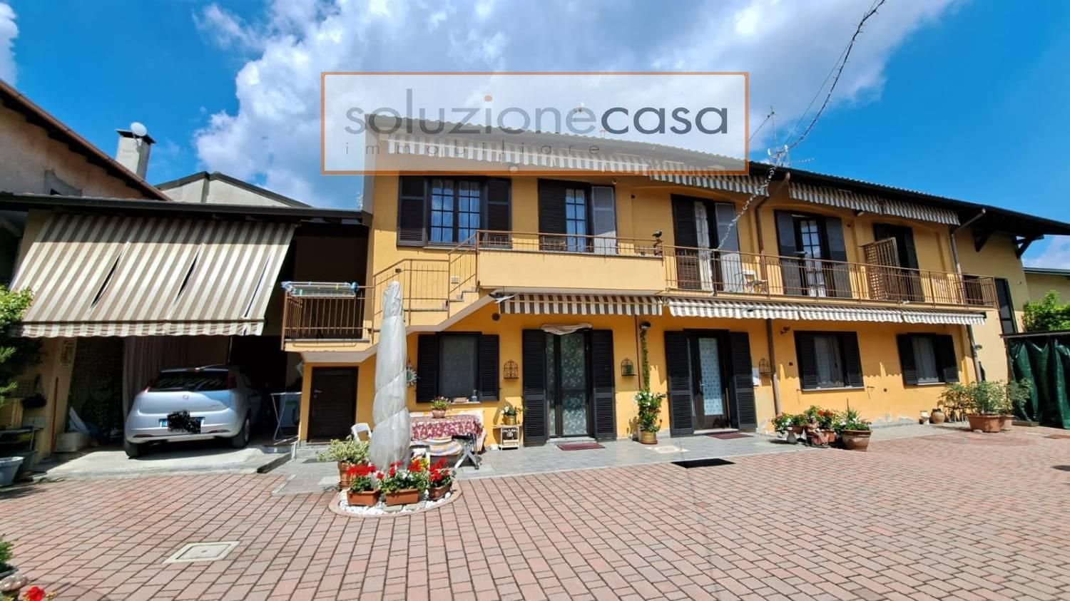 Дом с 7 комнатами в Сумираго, Италия № 147695