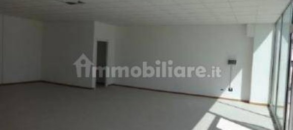 Imóvel comercial de 1 divisão em Lucca, Italy N.º 102025 3