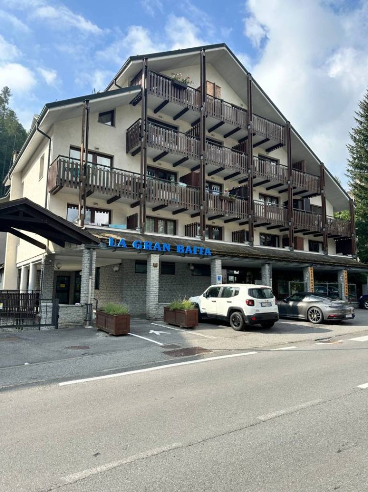 3-Zimmer Gewerbliche Immobilie in Bardonecchia, Italy, Nr. 144647