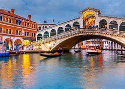 37 rooms Building in Venice, Italy No. 173486