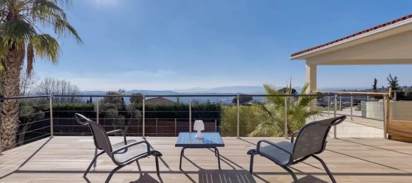 5 bedrooms Villa in Chateauneuf-Grasse, France No. 1725 5