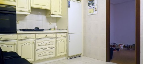Apartamento de 4 dormitorios en León, Spain No. 73131 2