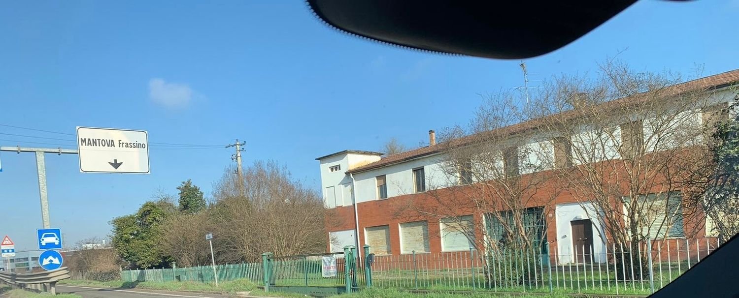 Almacén en Mantua, Italy 4000 m² No. 364355