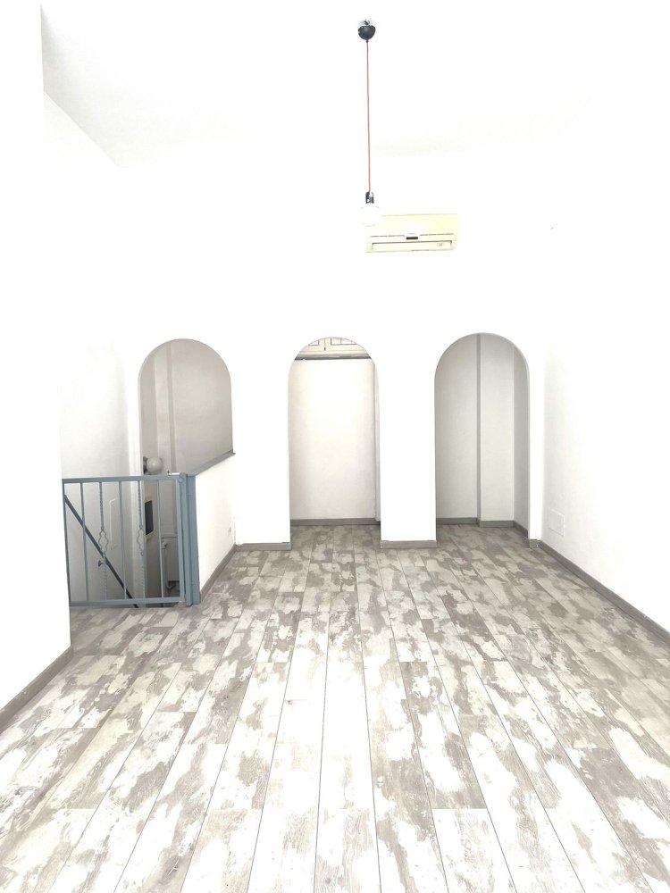 82m² Commercial property in Rome, Italy No. 342740