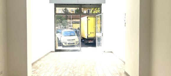 82m² Commercial property in Rome, Italy No. 342740 2