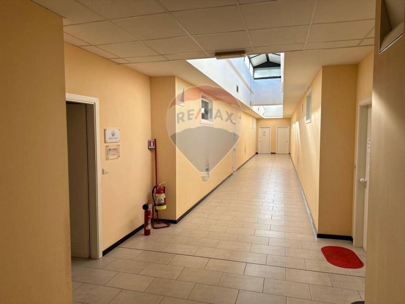 Büro in Foligno, Italy 120m², Nr. 271711