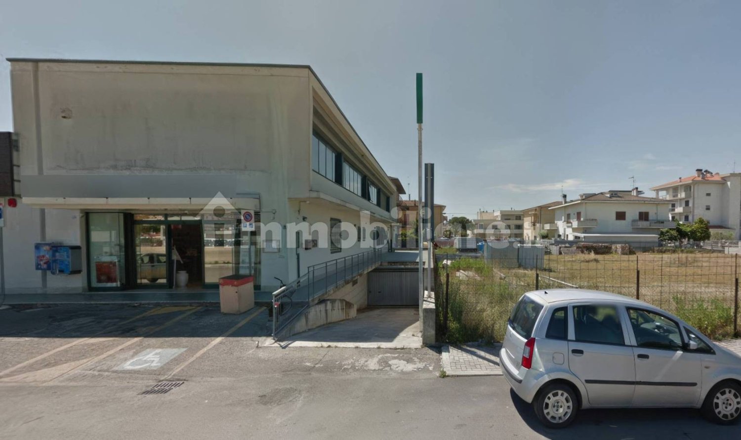 Офис с 4 комнатами в Сан Бенедетто дель Тронто, Италия № 98740