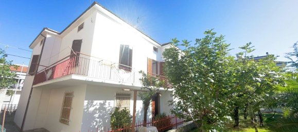 Дом с 10 комнатами в Мартинсикуро, Италия № 118723 32