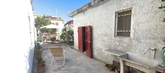 Дом с 10 комнатами в Мартинсикуро, Италия № 118723 34