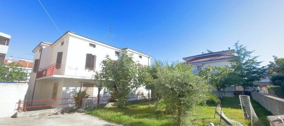 Дом с 10 комнатами в Мартинсикуро, Италия № 118723 35