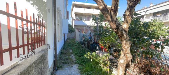 Дом с 10 комнатами в Мартинсикуро, Италия № 118723 31