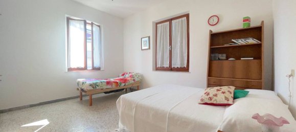 Дом с 10 комнатами в Мартинсикуро, Италия № 118723 15