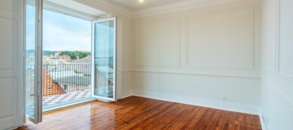 4 bedrooms Apartment in Lisbon, Portugal No. 101196 2