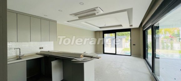 Villa de 4+1 en Kemer, Turkey No. 14332 9