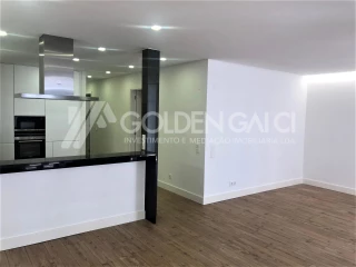 3 bedrooms Apartment in Lisbon, Portugal No. 141620