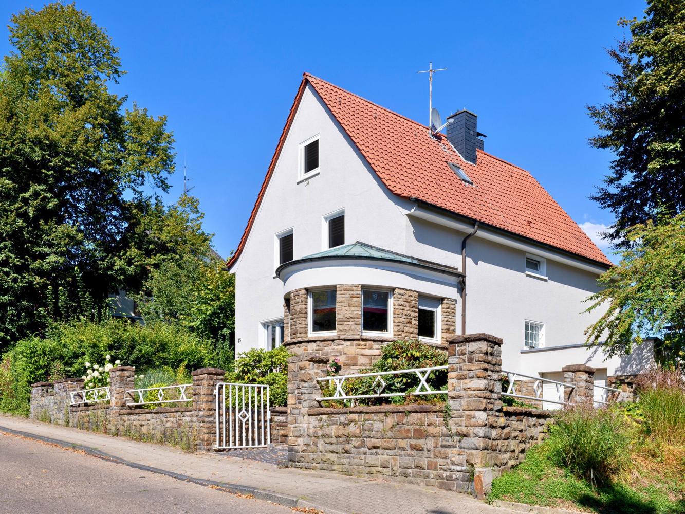 10 rooms Townhouse in Essen, Germany No. 371913