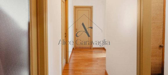 3 bedrooms Penthouse in Varese, Italy No. 4216 5
