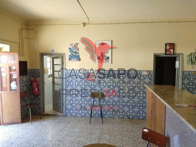 170m² Commercial property in Quarteira, Portugal No. 205055