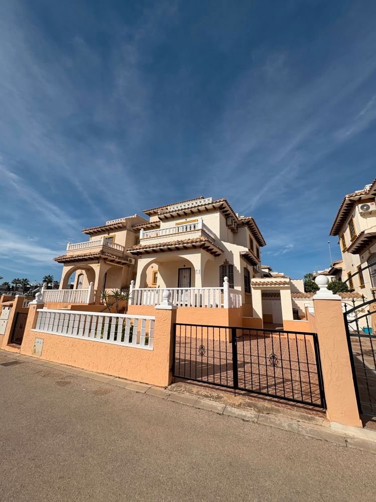 2 bedrooms Townhouse in Alicante, Spain No. 229056