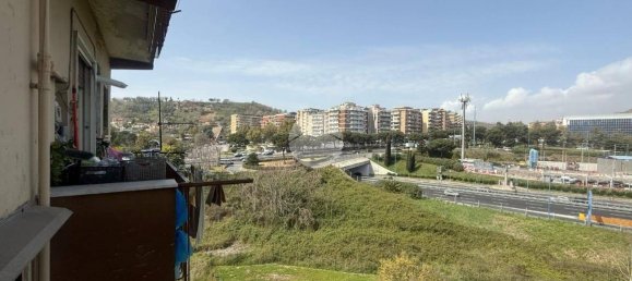 3 bedrooms Apartment in Naples, Italy No. 54730 5