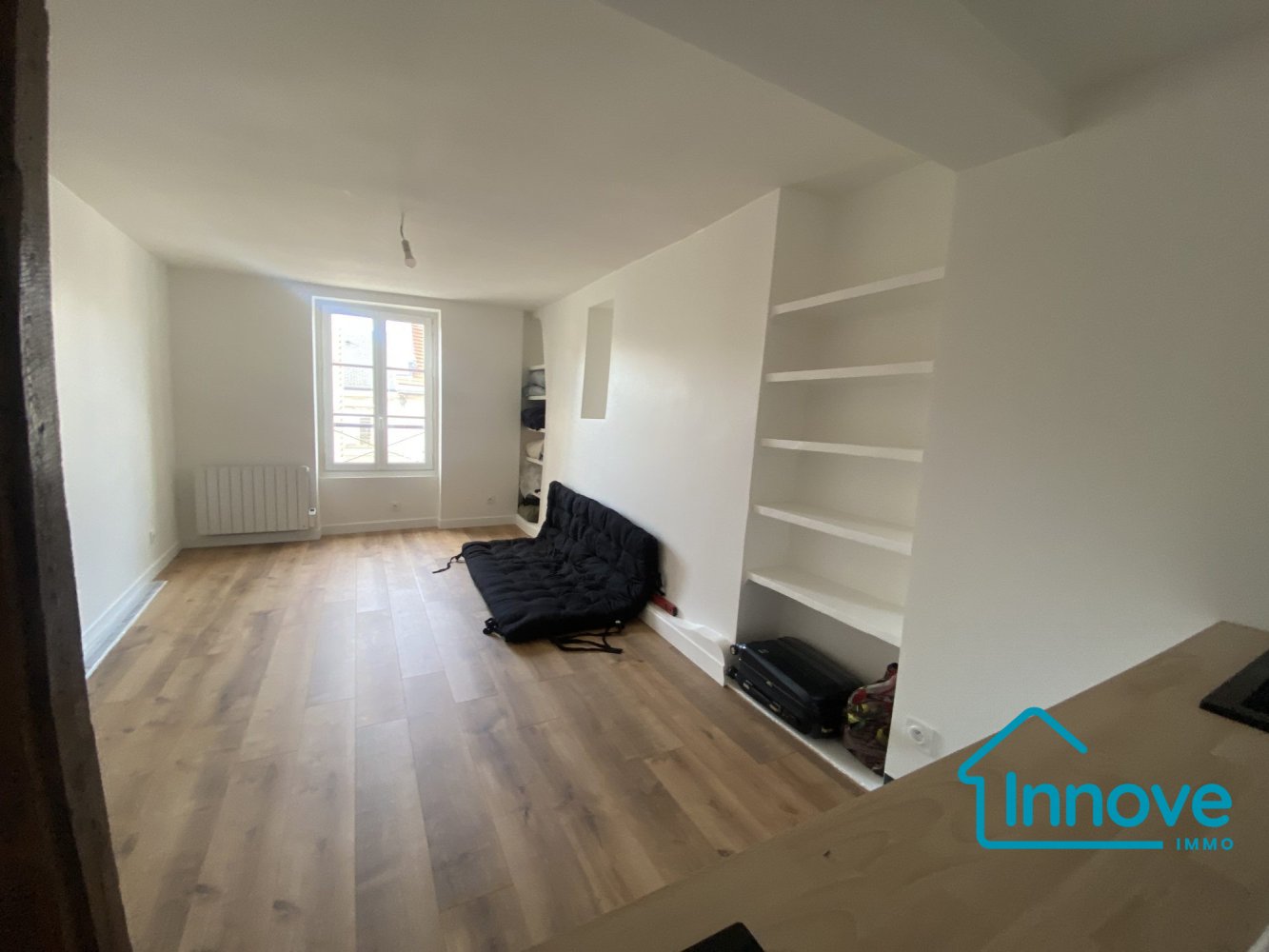 Studio à Versailles, France No. 123699