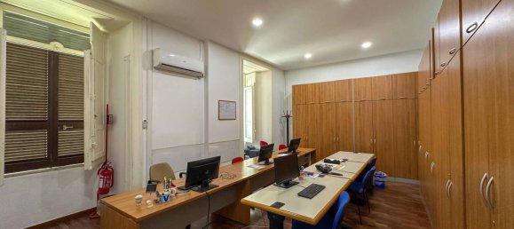 Apartamento de 6 divisões em Naples, Italy N.º 12393 5