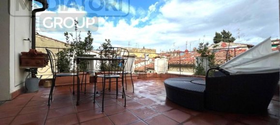 3 rooms Penthouse in Florence, Italy No. 31910 3