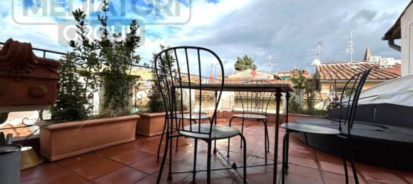 3 rooms Penthouse in Florence, Italy No. 31910 5