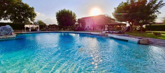 4 rooms Villa in Benevento, Italy No. 70792 3