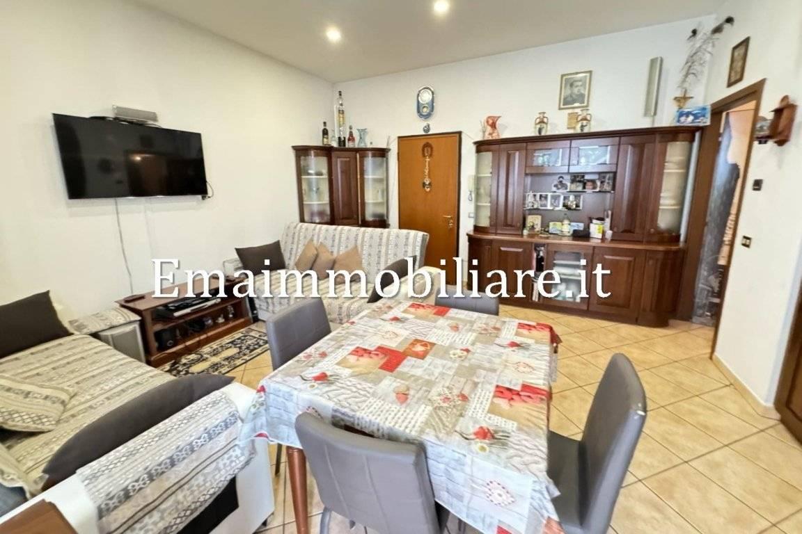 Apartamento de 2 habitaciónes en Milan, Italy No. 242837