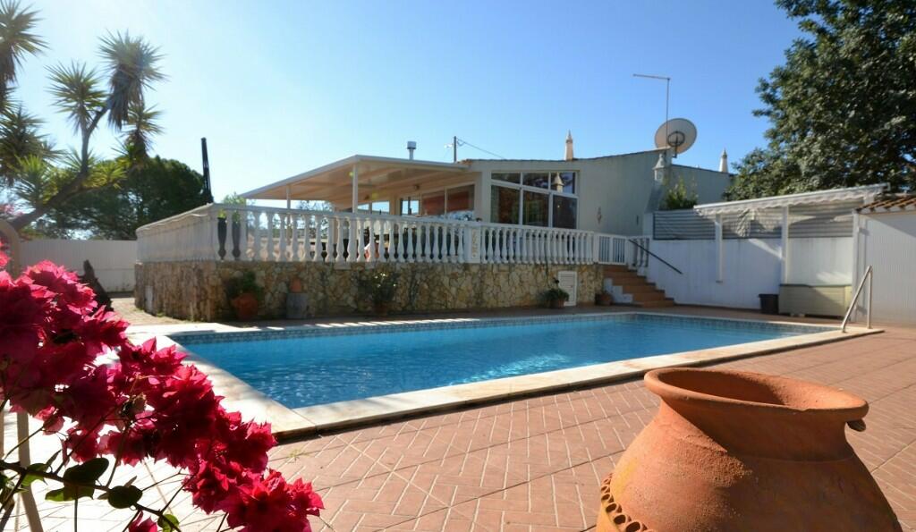 2 bedrooms Villa in Loule, Portugal No. 122787