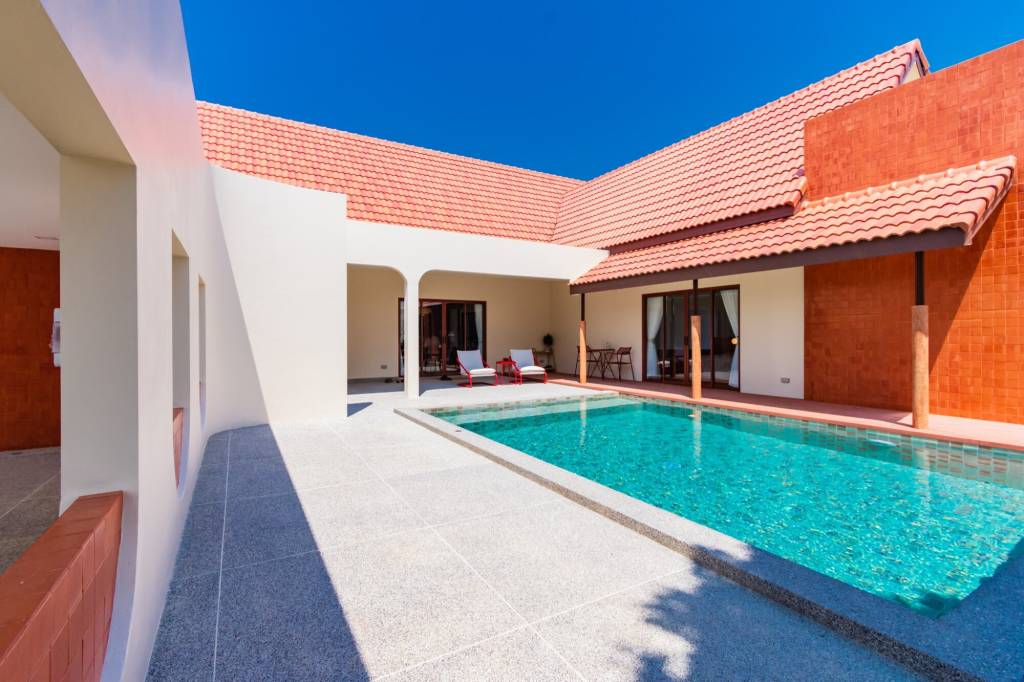 Вилла с 4 спальнями в Хуа Хин, Таиланд № 19338