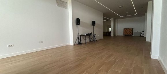 Коммерческая недвижимость с 3 спальнями в Алаурин-де-ла-Торре, Испания № 180171 17