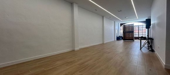 Коммерческая недвижимость с 3 спальнями в Алаурин-де-ла-Торре, Испания № 180171 10