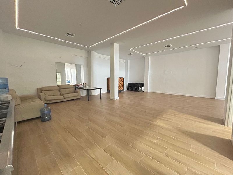 Коммерческая недвижимость с 3 спальнями в Алаурин-де-ла-Торре, Испания № 180171