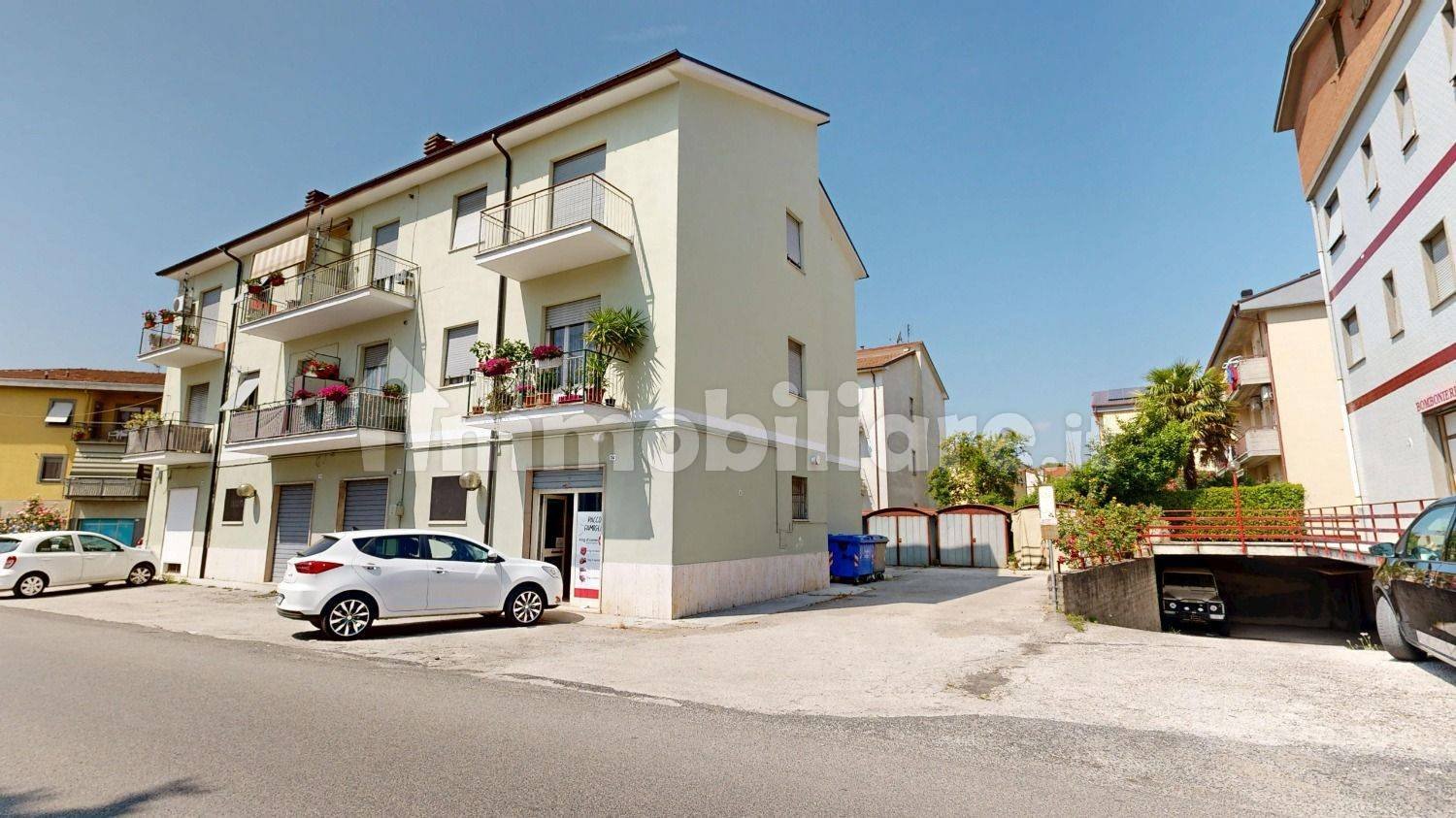 4 rooms Commercial property in Rieti, Italy No. 287026
