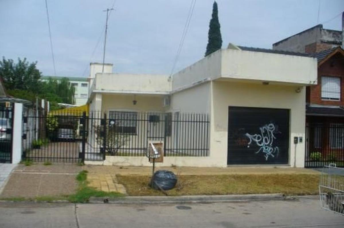 4 bedrooms House in Tres de Febrero, Argentina No. 1282