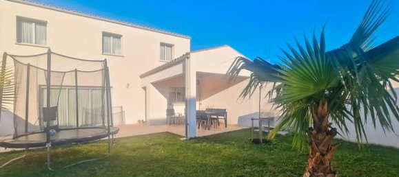 6 bedrooms House in Saint-Xandre, France No. 284423 17