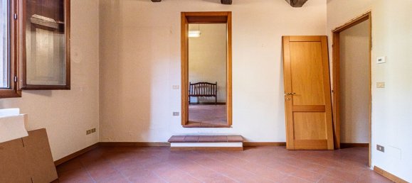 70m² Office in Imola, Italy No. 363936 3