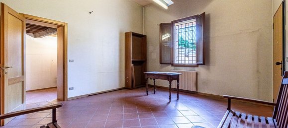 70m² Office in Imola, Italy No. 363936 2