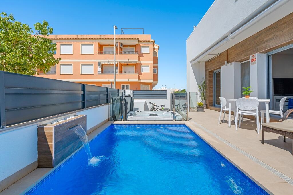 3 bedrooms Townhouse in Alicante, Spain No. 276339