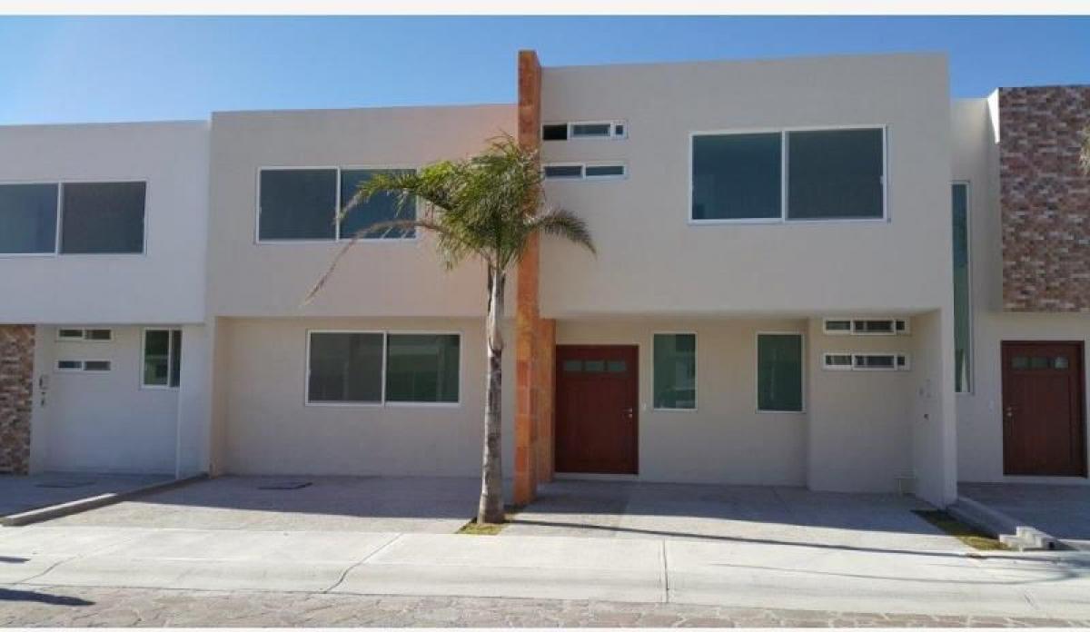 3 bedrooms House in Queretaro, Mexico No. 182027