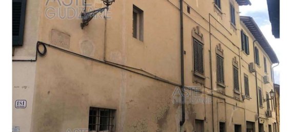 3 rooms Apartment in Prato, Italy No. 192604 2