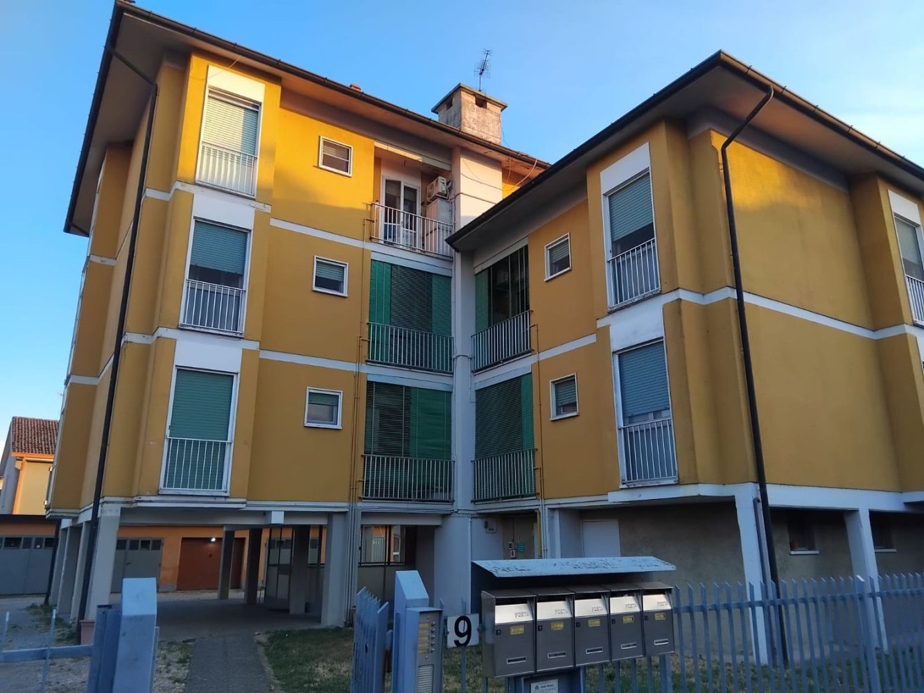 Apartamento de 4 habitaciónes en Casaletto Lodigiano, Italy No. 257477