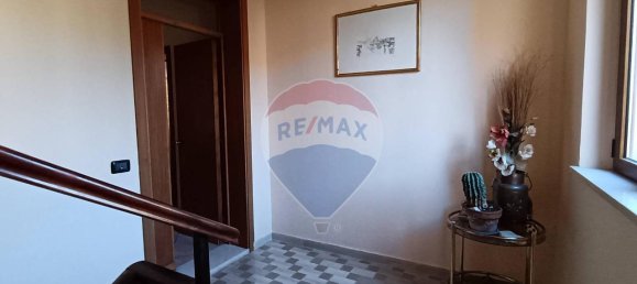 4 rooms Apartment in Sigillo, Italy No. 2467 6